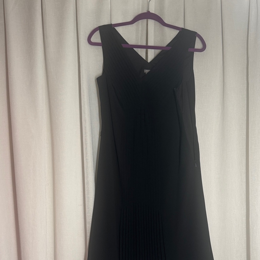 Ann Taylor Black Sleeveless V-Neck Midi Dress